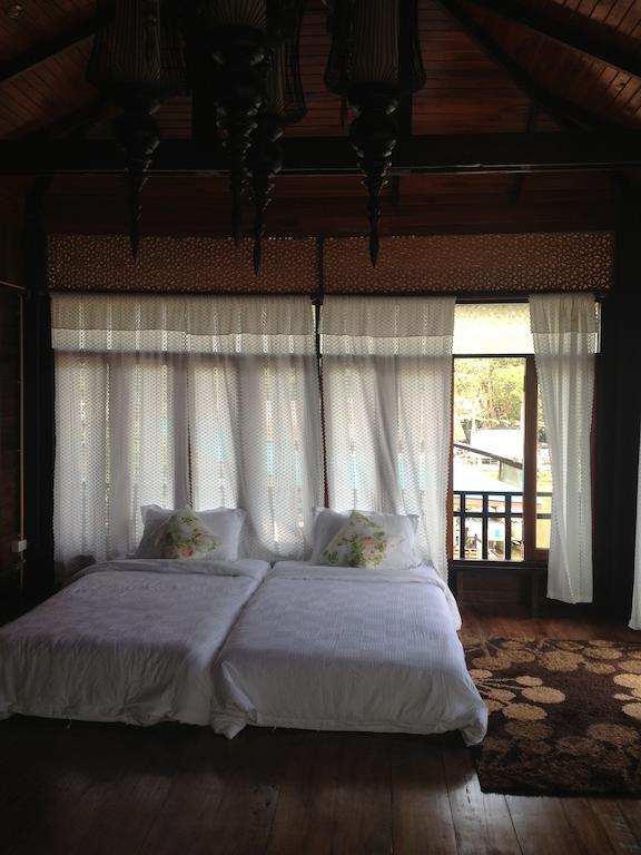 At Casa Guesthouse Amphawa Δωμάτιο φωτογραφία