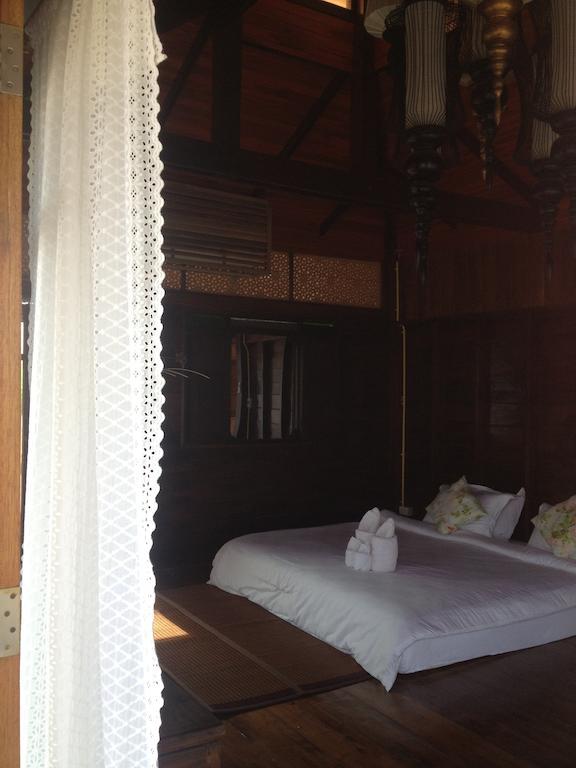 At Casa Guesthouse Amphawa Δωμάτιο φωτογραφία