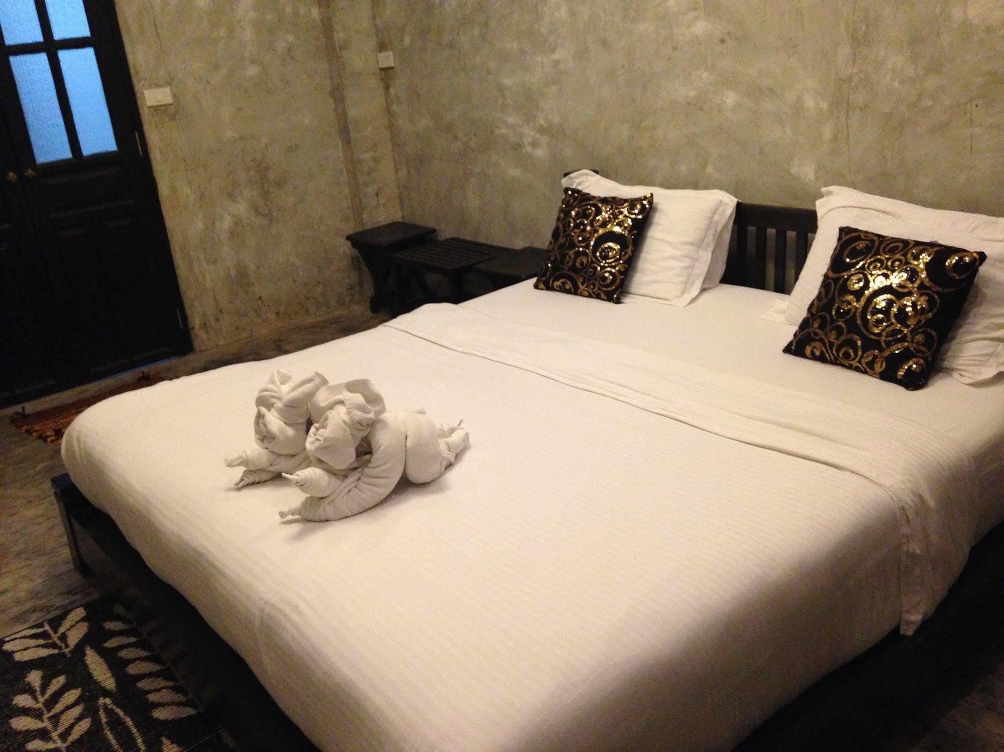 At Casa Guesthouse Amphawa Εξωτερικό φωτογραφία