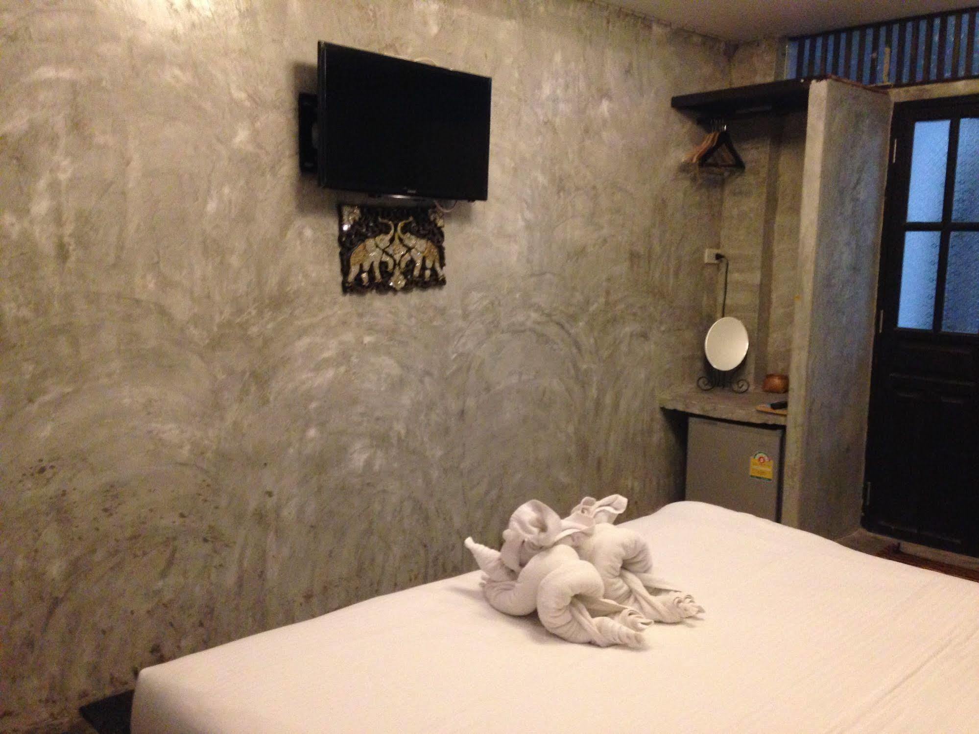 At Casa Guesthouse Amphawa Εξωτερικό φωτογραφία